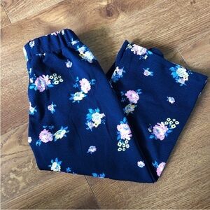 Blue straight leg floral pull on pants in size (5/6)